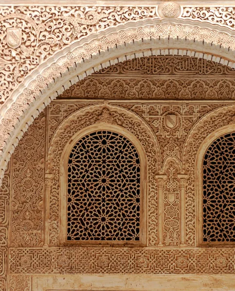 Granada Daki Alhambra Aslanların Avlusunda Mimari Detaylarla Birlikte — Stok fotoğraf