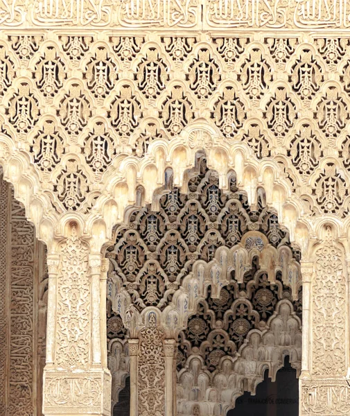 Interior Pátio Dos Leões Alhambra Granada Com Detalhes Arquitetônicos — Fotografia de Stock