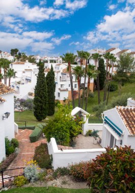 İspanya 'nın güneyindeki Granada kasabasında. Bir bahar günü beyaz evleri görebilirsin..