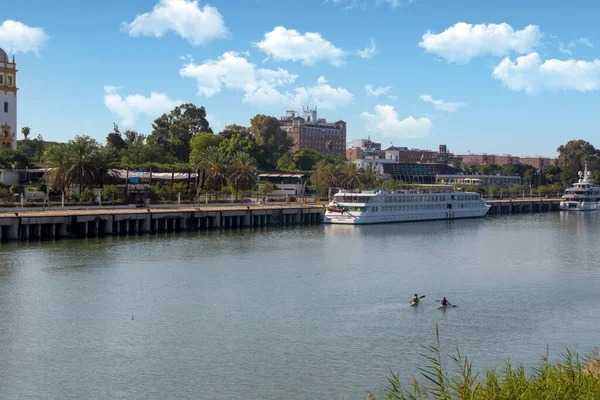 Sevilla Espanha Julho 2021 Rio Guadalquivir Cidade Espanhola Sevilha Dia — Fotografia de Stock