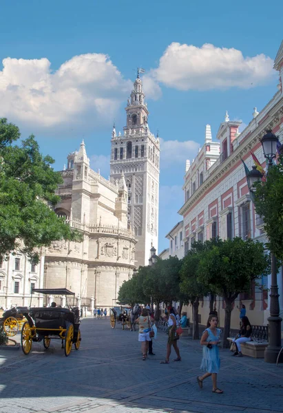 Sevilla Spanje Juli 2021 Toeristische Wandeling Straat Van Sevilla Het — Stockfoto