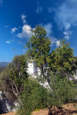 İspanya 'nın güneyindeki Huelva eyaletinin dağlarındaki Cortelazor köyü..