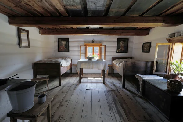 Παλιό ξύλινο σπίτι εσωτερικό — Φωτογραφία Αρχείου