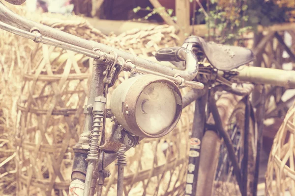 Bicicleta vieja - Imágenes de estilo de efecto vintage —  Fotos de Stock