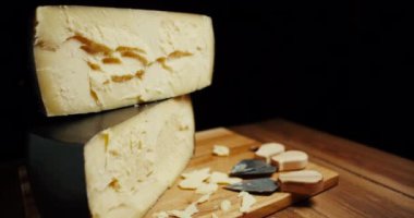 Parmesan peynirli orta boy parmesan peynirli, parmesan peynirli. Kaydırma atışı.