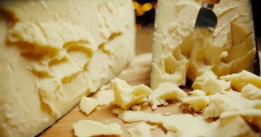 Parmesan peynirli orta boy parmesan peynirli, parmesan peynirli. Kaydırma atışı.