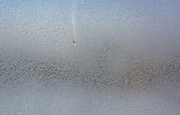 窗上的一个冻结下降的模式 — 图库照片