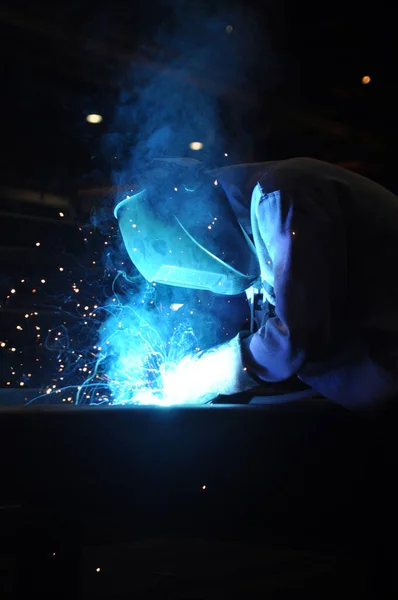 Soldador Montagem Aço Técnico Soldagem Industrial Estruturas Metálicas Fábrica — Fotografia de Stock