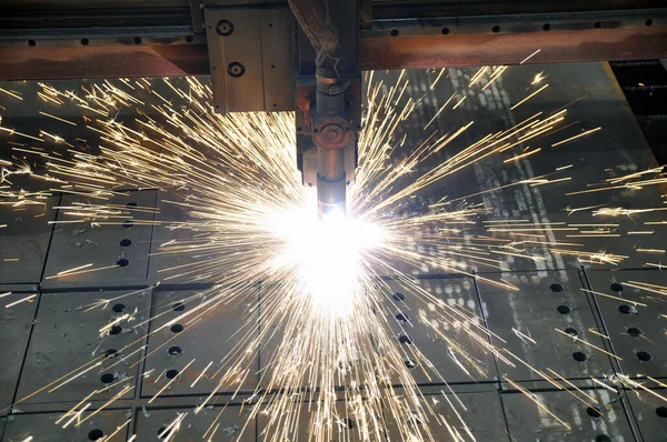 Processo Tecnológico Corte Chapas Metálicas Uma Máquina Corte Plasma Com — Fotografia de Stock