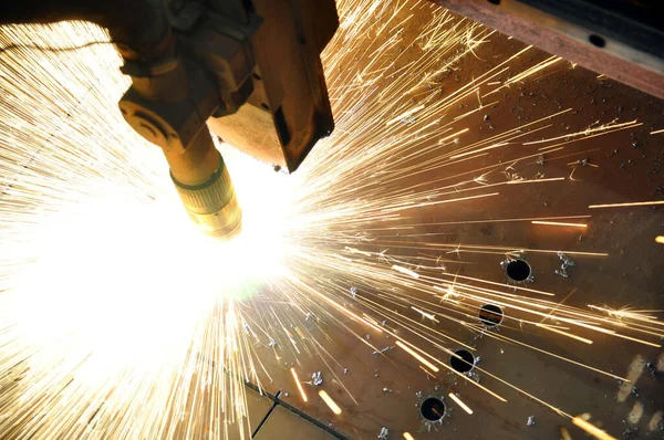 Processo Tecnológico Corte Chapas Metálicas Uma Máquina Corte Plasma Com — Fotografia de Stock