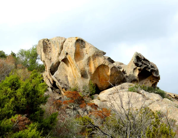 Sardunya adasındaki Capo d Orso 'nun kaya oluşumunun bir parçası..