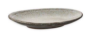 Oval seramik plaka, granit desenli boş tabak, kırpma yolu olan beyaz zemin üzerinde izole edilmiş, yan görüş
