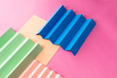 Zig Zag kağıt katlama arkaplanı, renkli Zigzag desenli kağıt arkaplan                               