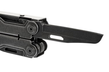 Paslanmaz çelik çoklu araç kesme yolu ile beyaz arka planda izole. Kerpeten, bıçak ve testere ile katlanabilir çok fonksiyonlu cep aracı, hayatta kalma, onarım, kamp ve donanım kavramları için idealdir.