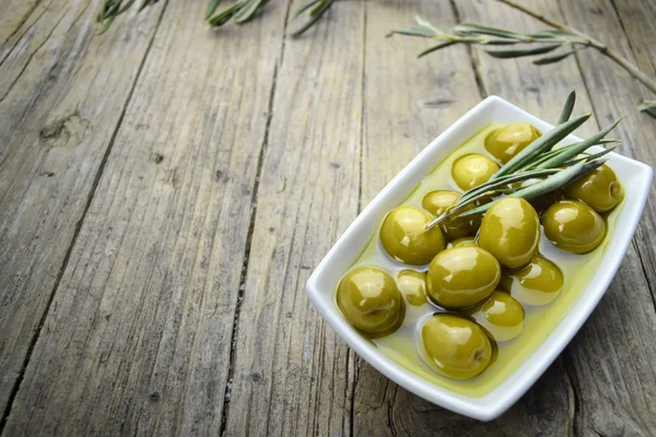 Green olives in a bowl — Stock Photo, Image