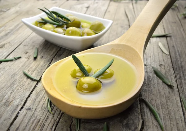 Olives in bowl and spoon — Stock Photo, Image