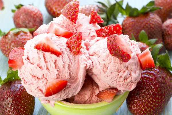 Ice cream strawberry — Stock Photo, Image