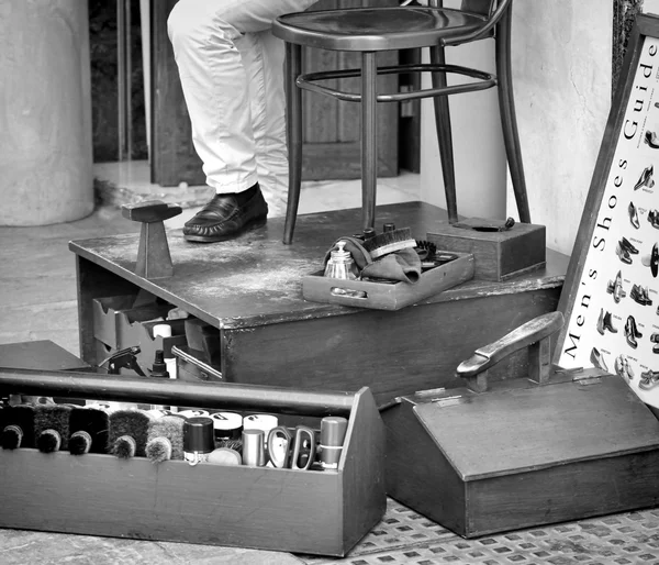 Zapatos de limpieza de trabajo viejos, calzado —  Fotos de Stock