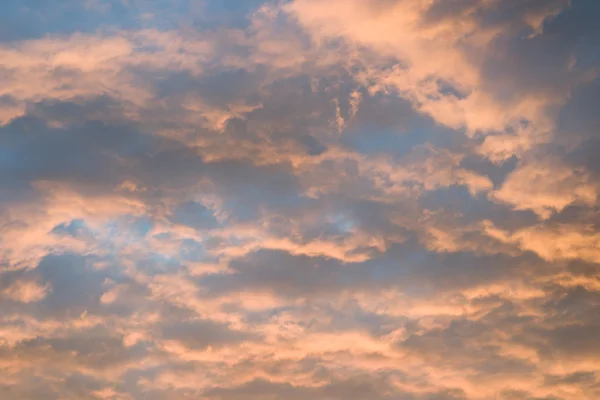 Dramatic cloud on evening sky. — Stock Photo, Image