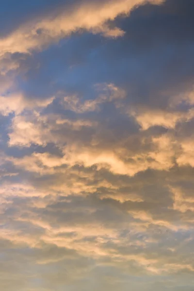 Dramatic cloud on evening sky. — Stock Photo, Image