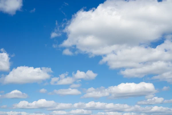 White heap clouds in the blue sky.