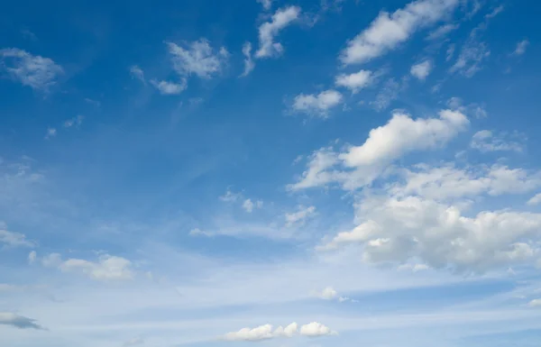 Paisaje nuboso sobre el horizonte. Cielo. . — Foto de Stock