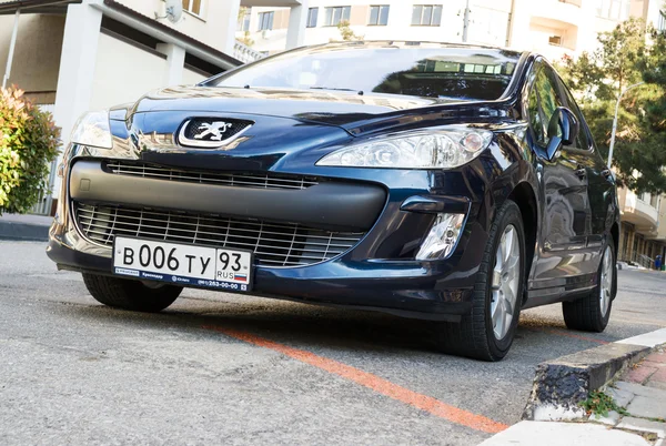 Peugeot 307 geparkeerd op straat — Stockfoto
