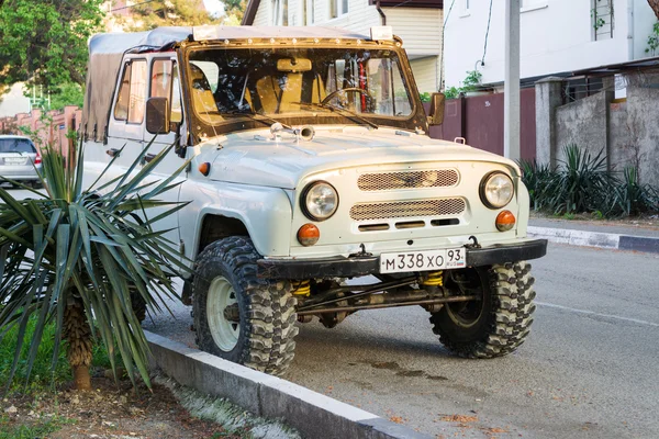 Uaz ハンター、伝説的なロシアのジープ. — ストック写真