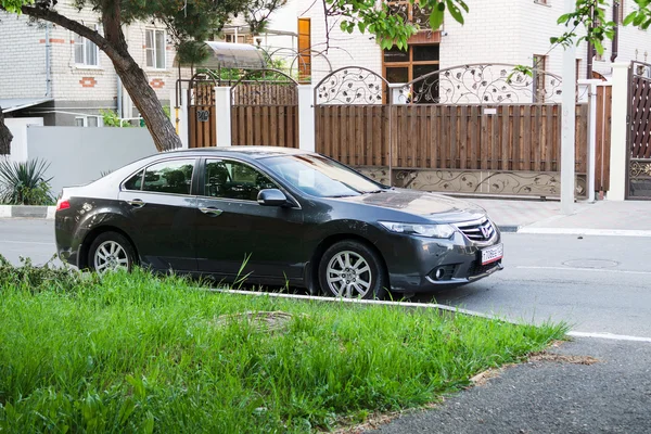Honda Accord estacionado nas ruas de Sochi . — Fotografia de Stock