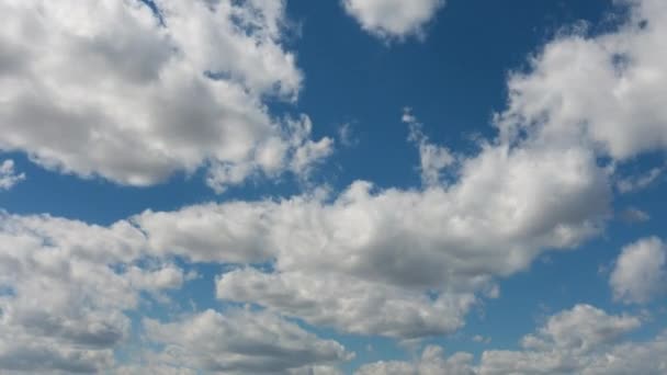 Qualitative time lapse of beautiful sky. No flicker, no birds. — Vídeo de Stock