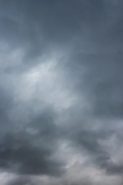Regenachtige wolken. — Stockfoto