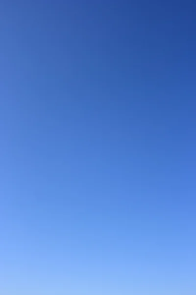 Прозоре блакитне небо без хмар — стокове фото