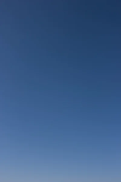 Прозорий синій фон неба . — стокове фото