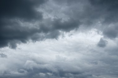 thunderclouds ufukta.