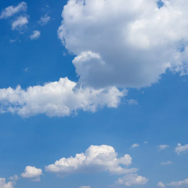 Wolkenlandschaft über dem Horizont. — Stockfoto