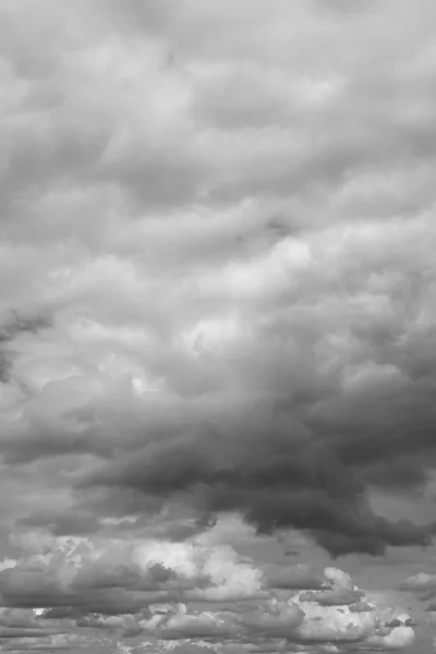 Nubes de trueno sobre el horizonte . —  Fotos de Stock