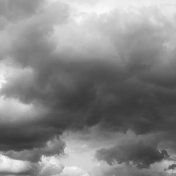 Gewitterwolken über Horizont. — Stockfoto