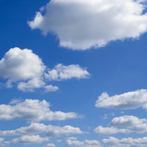 Himmel. schöne Wolkenlandschaft über dem Horizont. — Stockfoto