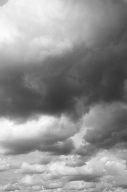 Ufukta fırtına gökyüzü.