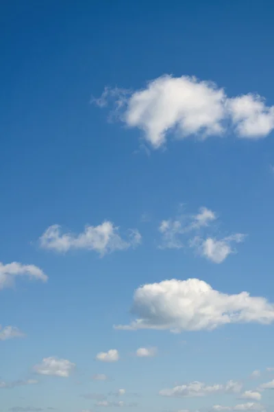 Wolkenlandschaft über dem Horizont. — Stockfoto