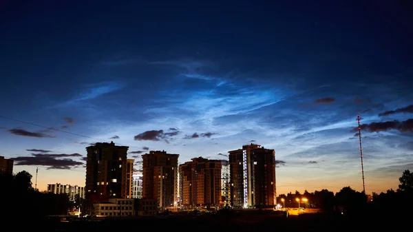 Nuages Noctilucents Nuages Brillants Nuit Dans Ciel Nocturne Dessus Ville — Photo
