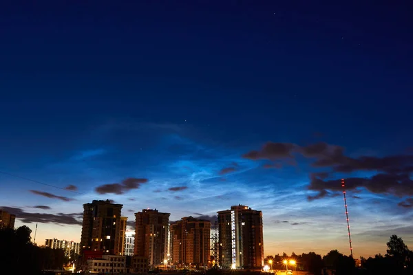 Nuages Noctilucents Nuages Brillants Nuit Dans Ciel Nocturne Dessus Ville — Photo