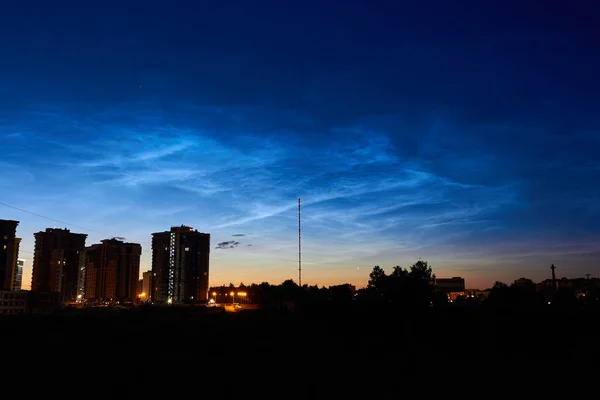 Nuages Noctilucents Nuages Brillants Nuit Dans Ciel Nocturne Dessus Ville — Photo