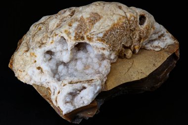 Taş kristali (kuvars) çakmaktaşı üzerinde jeot ile fırça