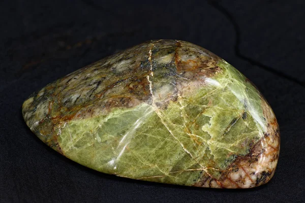 Parlatılmış Bir Unakite Örneği Epidotlu Granit Rusya — Stok fotoğraf