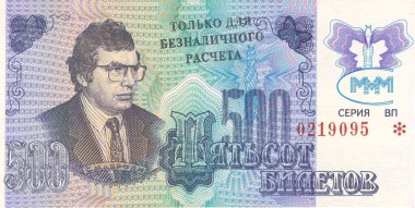 Sergei Mavrodi 'nin portresi olan MMM finansal piramidinin 1994 yılı için 500 bilet. MMM 'nin finansal piramidi 1990' larda Rusya 'da oluşturuldu. Rusya - Aralık 2020