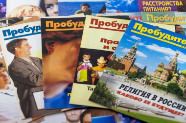 Rusya - Aralık 2020: Yehova Şahitleri 'nin dini edebiyatı Rusya' da yasaklandı. Uwake dergisi 2000 'lerin başında Rusça