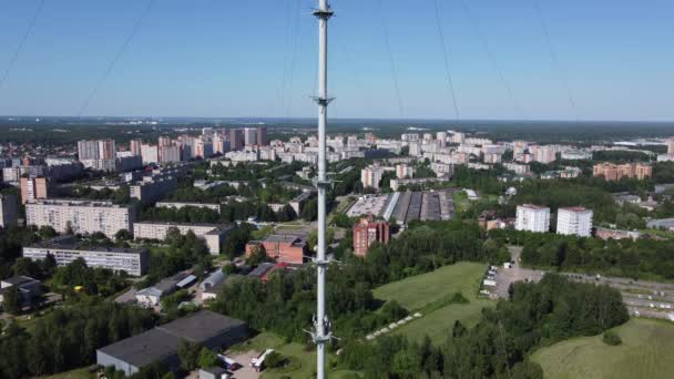 Drone Lyfter 300 Meter Med Utsikt Över Obninsk Meteorologiska Masten — Stockvideo