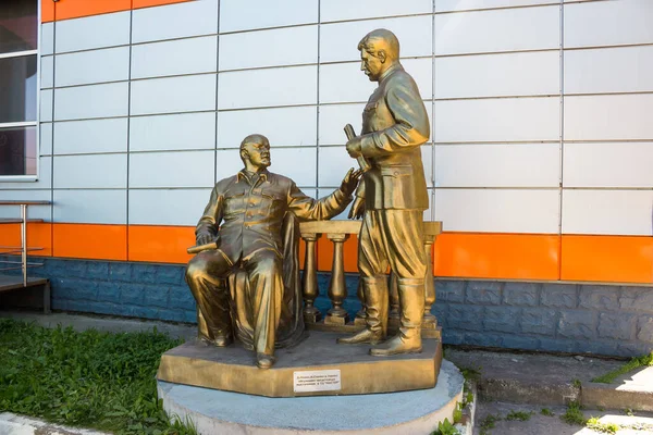 Die Skulpturale Komposition Des Treffens Von Lenin Und Stalin Restauriertes — Stockfoto