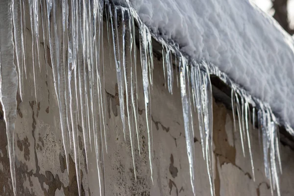 Large Icicles Roof Building — Stock Photo, Image